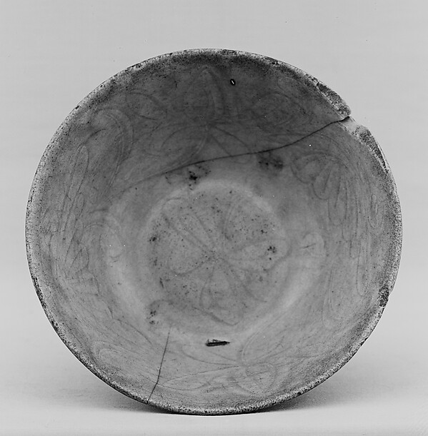 Nineteenth-century Qing dynasty celadon-glazed stoneware bowl from The Met used as a comparison image.
