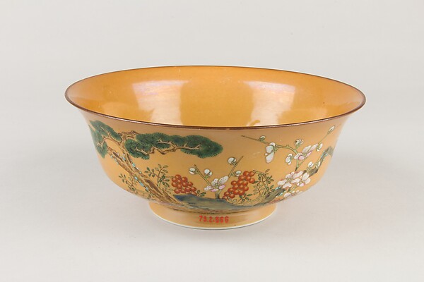 Late eighteenth- to early nineteenth-century Qing dynasty porcelain bowl with flowers from The Met.